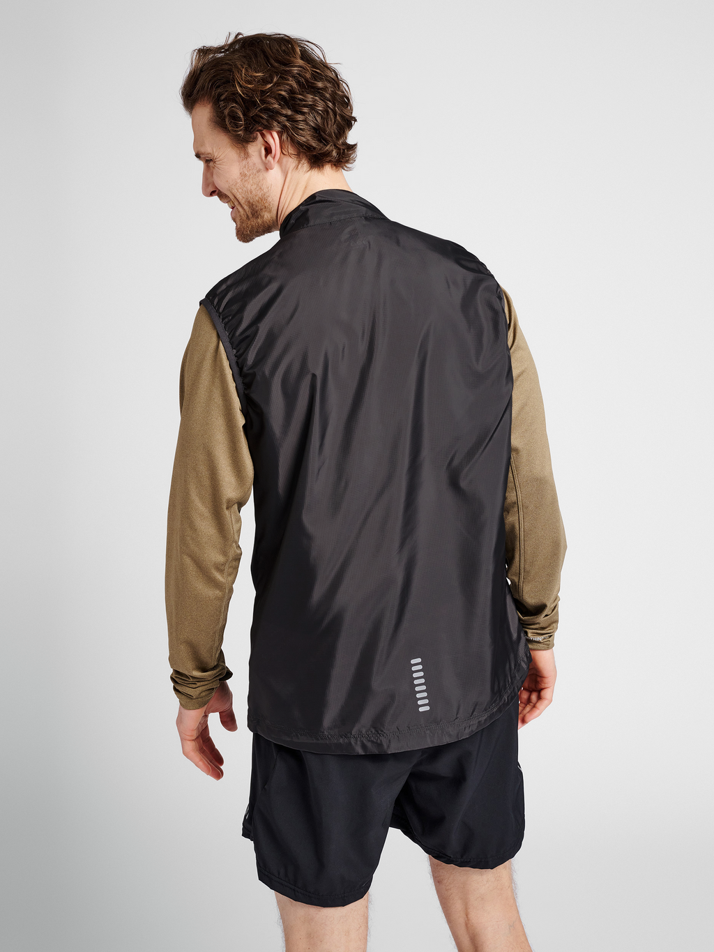 MEN PACKABLE TECH GILET