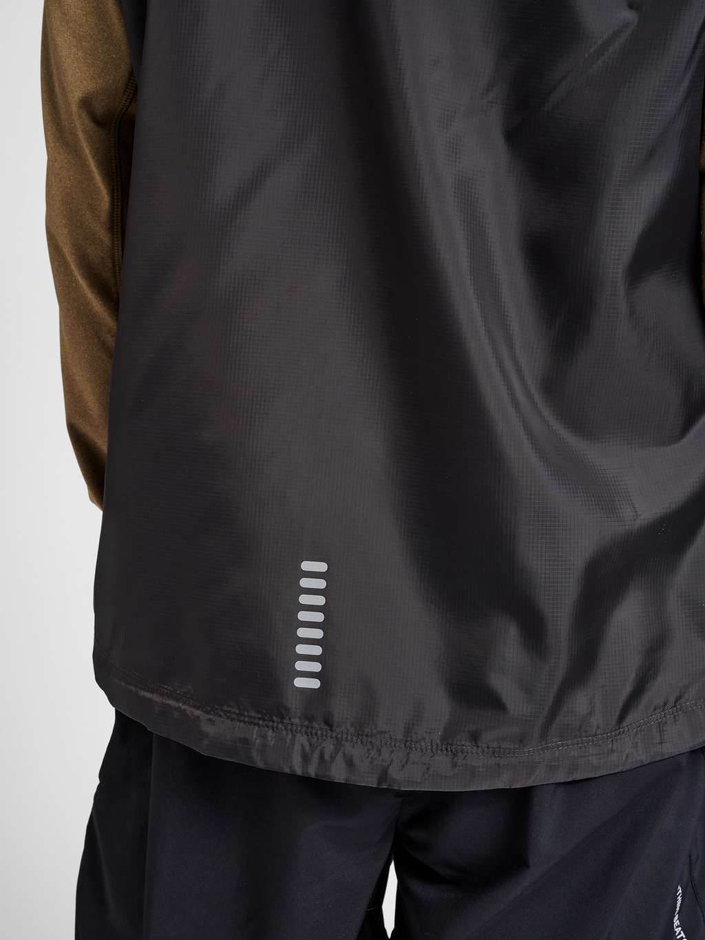 MEN PACKABLE TECH GILET